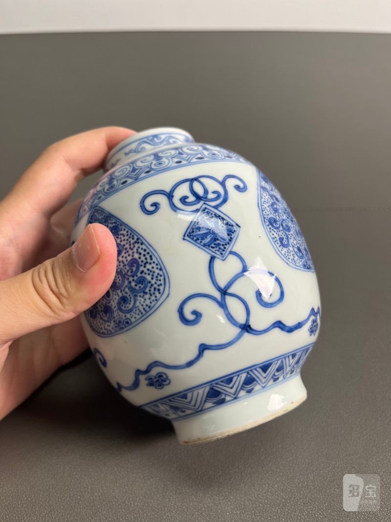 清雍正  青花淡描缠枝花卉纹灯笼尊 - 图9